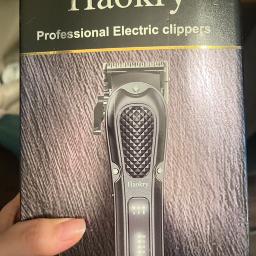 Professional electric hair clipper set 